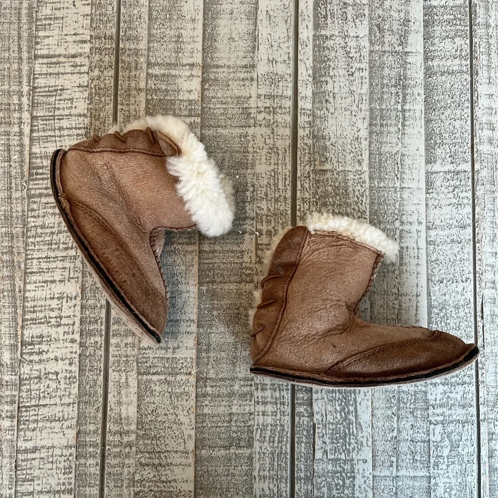UGG Australia Toddler Boots size: Medium